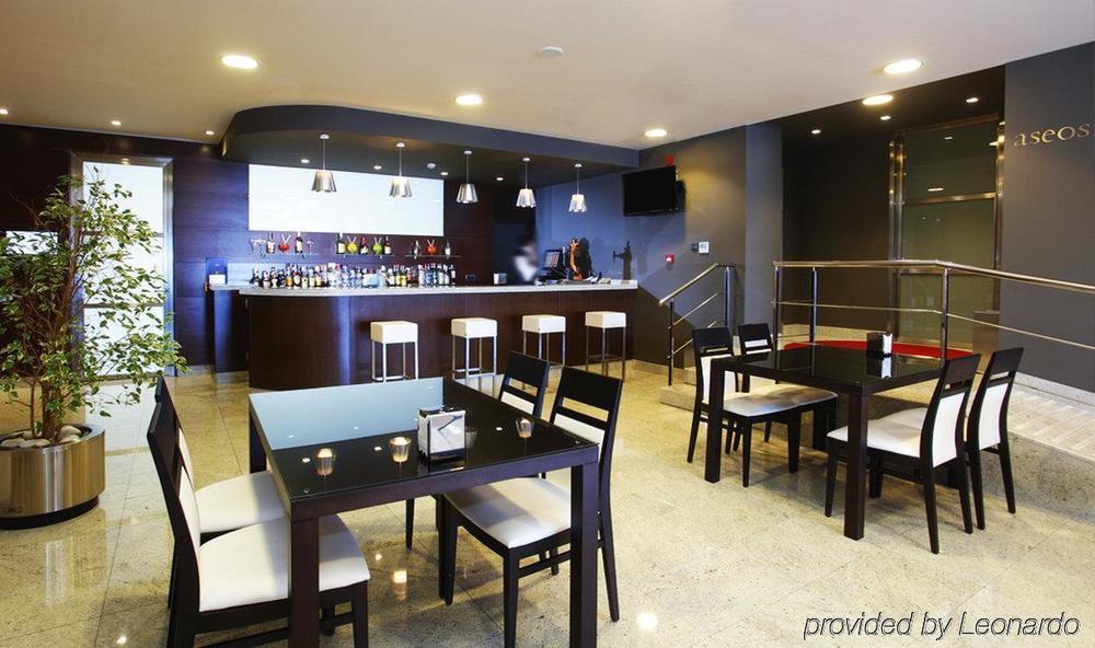 Occidental Vigo Hotel Étterem fotó